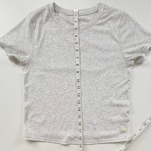 Vuori Pose Fitted Tee Size Small Activewear Athleisure Yoga Neutral Minimalist - Picture 7 of 7